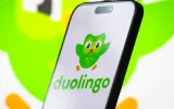 Duolingo je 70 % pod maximem, ale tržby rostou o 18 %. Kde je chyba?