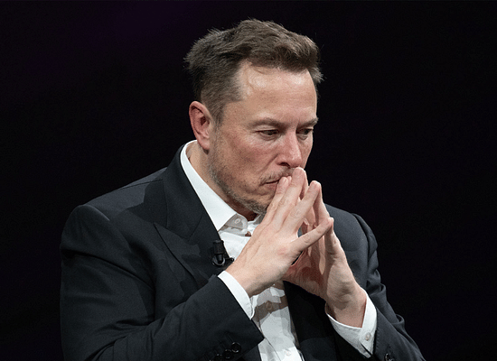 Elon Musk vyhrožuje: Zakážeme Iphony a Macy na pracovišti