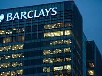 Budujete dividendové portfolio? Pak by vám podle analytiků Barclays neměly uniknout tyto 2 akcie.