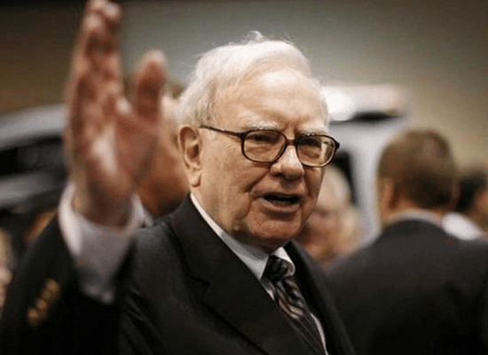 Warren Buffett nakupuje: Podíl v této společnosti nám tajil téměř rok!