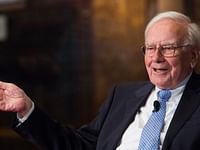Legendární investor Warren Buffett dnes, 30.8. 23 slaví své 93. narozeniny!