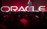 Oracle vsadil na umělou inteligenci a přišel o polovinu hodnoty. Přesto analytici radí nakupovat