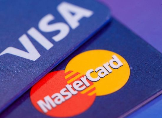 Visa vs. Mastercard. Která firma je lepší?