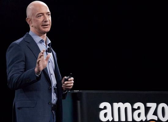 Jeff Bezos vinde acțiuni Amazon pentru 2 miliarde de dolari