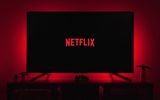 Netflix preseneča trge: skokovita prodaja, rekordni dobiček in milijoni novih uporabnikov