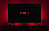 Netflix preseneča trge: skokovita prodaja, rekordni dobiček in milijoni novih uporabnikov