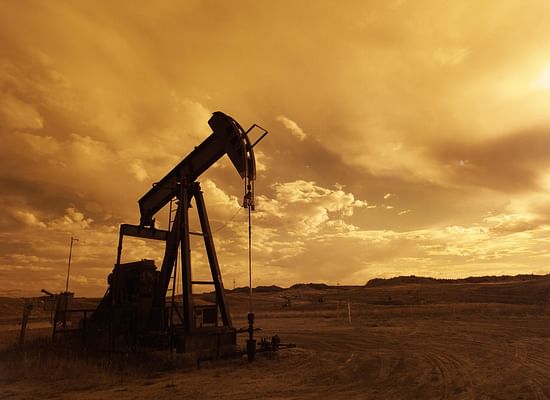 Rusko snižuje produkci ropy, Komerční banka excelovala