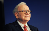 Warren Buffett právě prodal akcie této americké banky v hodnotě 4 miliardy dolarů. Měli bychom také?