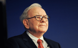 Warren Buffett právě prodal akcie této americké banky v hodnotě 4 miliardy dolarů. Měli bychom také?