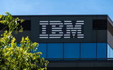 IBM překonalo očekávání, ale akcie prudce klesly. Co trh skutečně znepokojilo