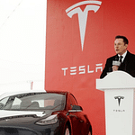 Elon Musk chystá obrovský dárek pro akcionáře Tesly