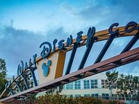 Akcie Disney rostou o 12 % po zprávách o ziscích a partnerství s Epic Games