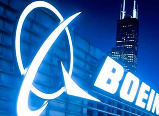 Akcie společnosti Boeing se dere z covidové krize