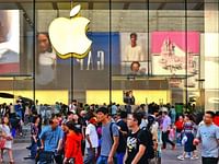 Apple oživil trh slevami v Číně, jelikož prodej iPhonů klesl během ledna o 30 %